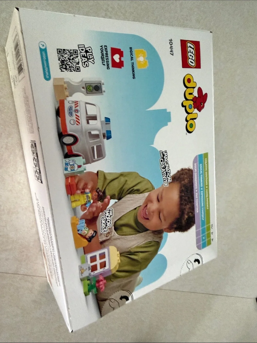 Lego DUPLO White, Red & Blue Ambulance Play Set. New sealed in box.